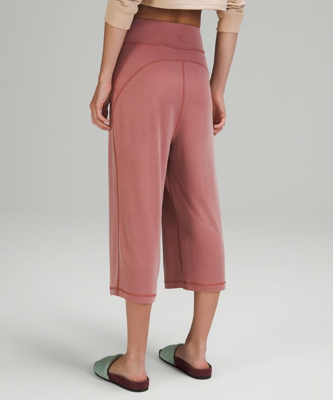 Wide-Leg High-Rise Crop 19