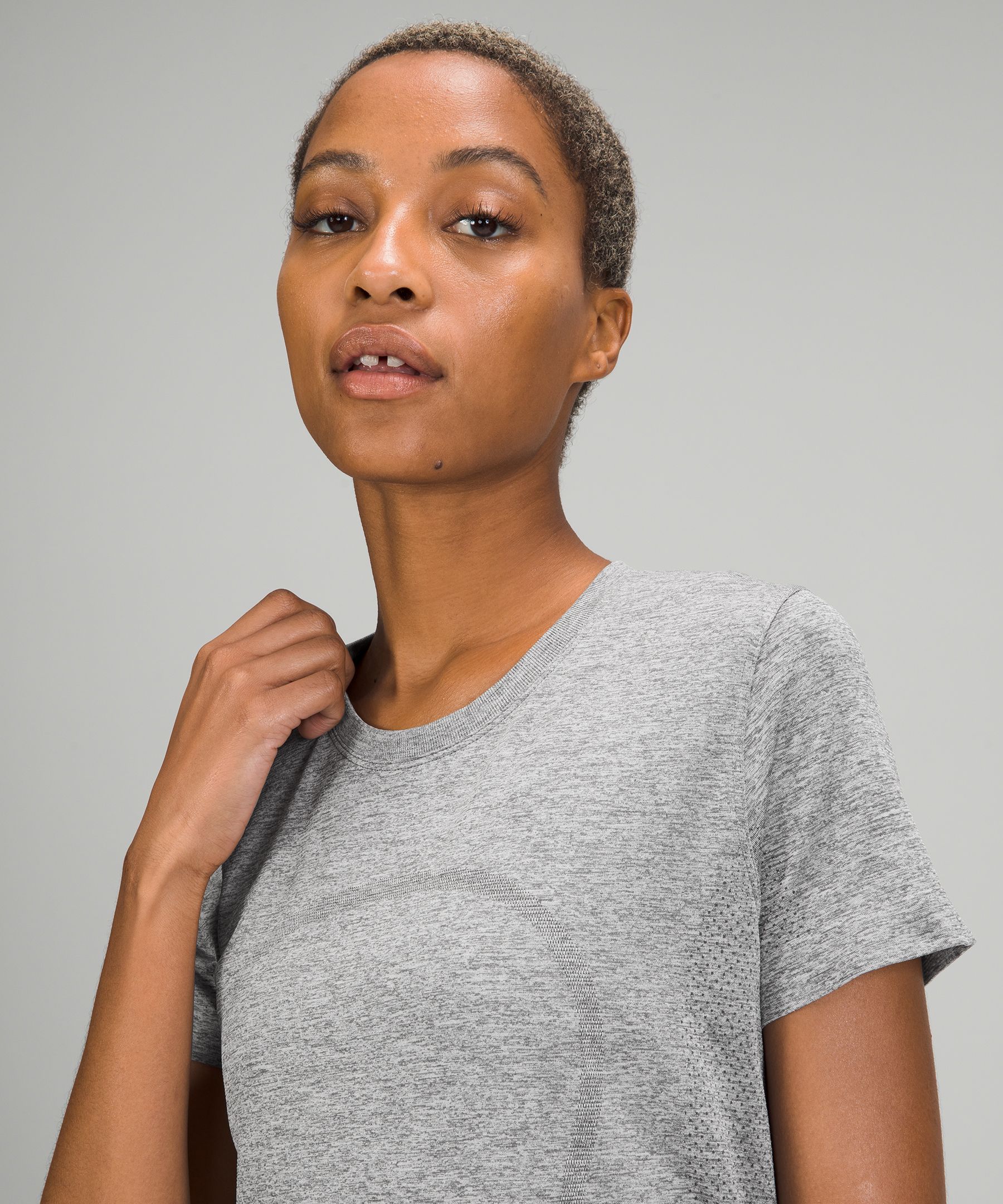 Swiftly Breathe Relaxed-Fit Short Sleeve Shirt