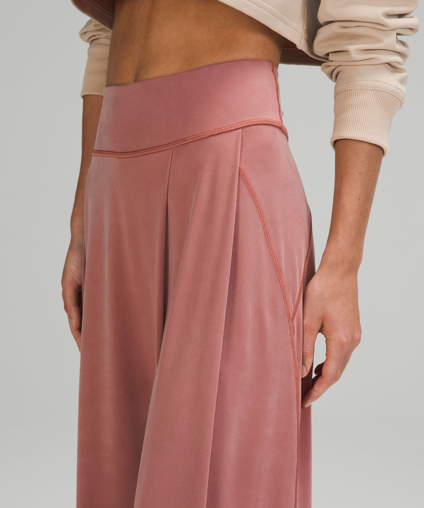 Wide-Leg High-Rise Crop 19