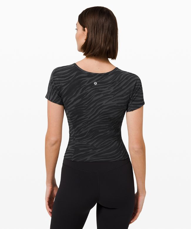 Nulu Cropped Slim Yoga Short Sleeve Shirt