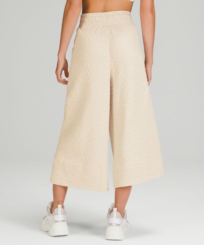 Rippled Wide Leg Super-High-Rise Crop