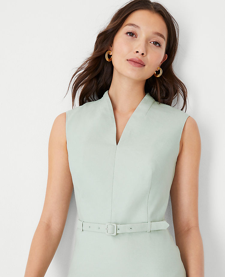 The Belted V-Neck Dress in Linen Blend