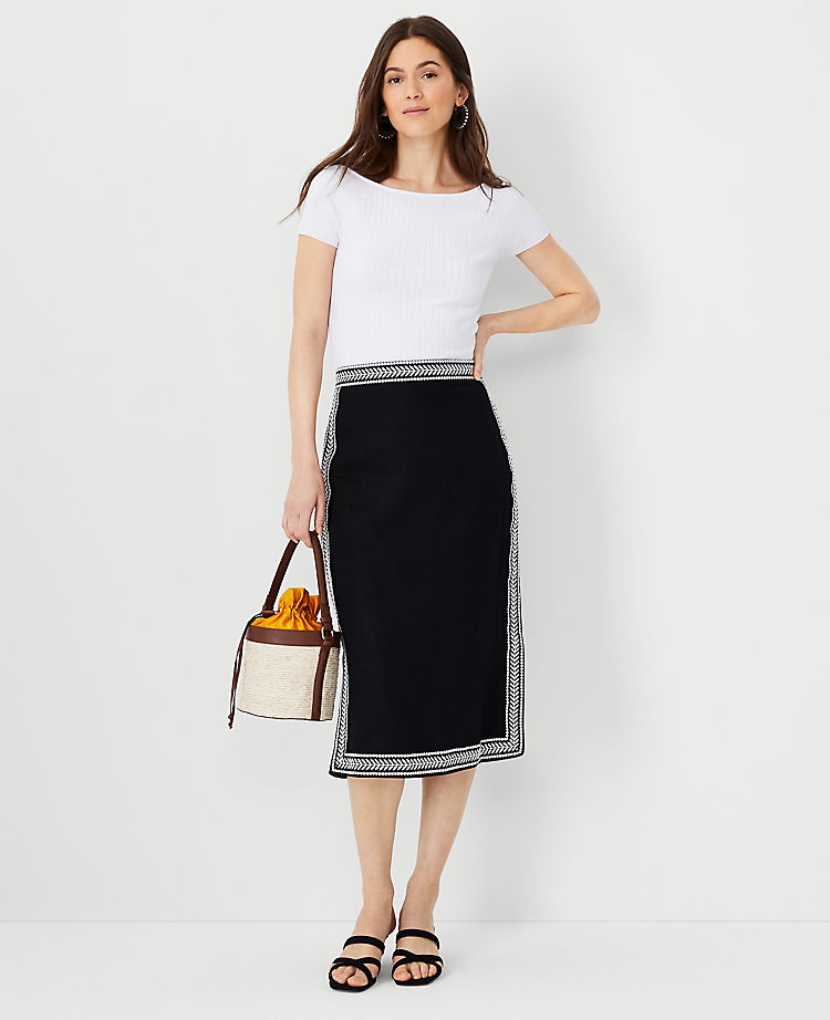 Embroidered Side Slit Pencil Skirt