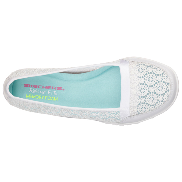 Skechers Women Relaxed Fit: Breathe Easy - Pretty Factor White