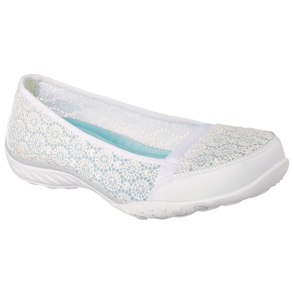 Skechers Women Relaxed Fit: Breathe Easy - Pretty Factor White