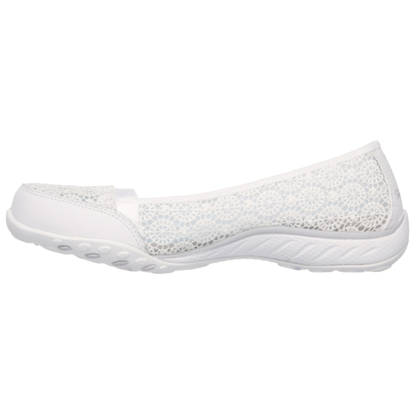 Skechers Women Relaxed Fit: Breathe Easy - Pretty Factor White