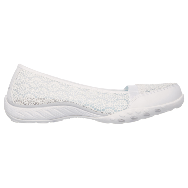 Skechers Women Relaxed Fit: Breathe Easy - Pretty Factor White