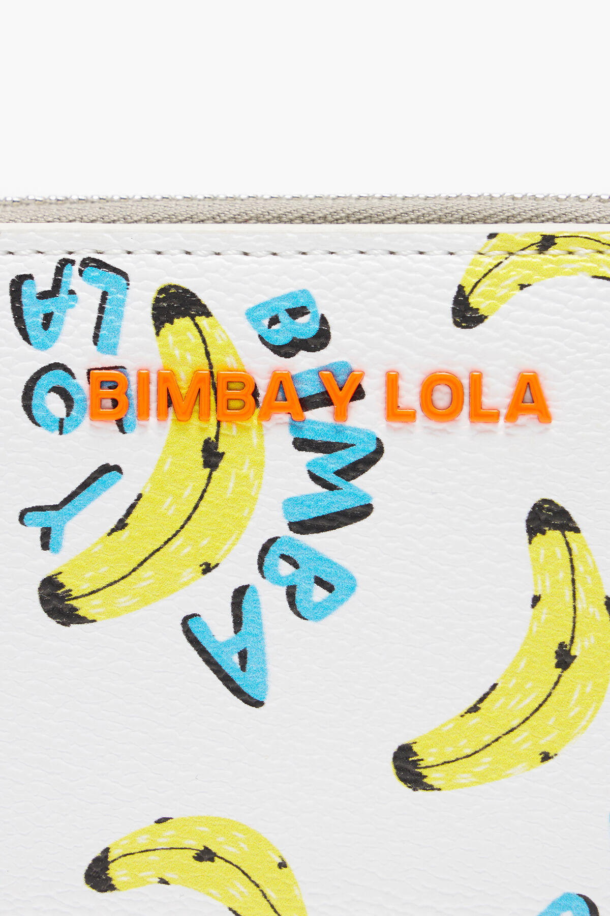 Cartera solapa textura print bananas blanca