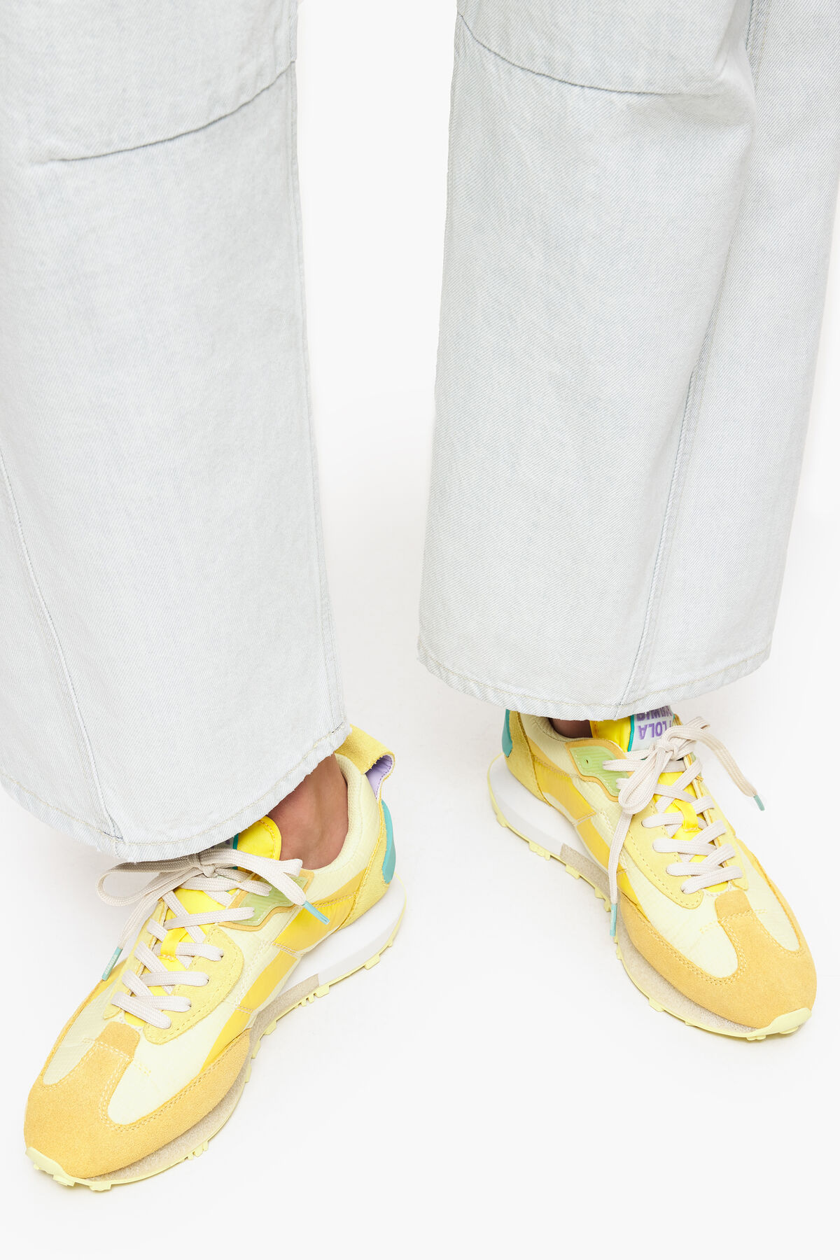 Deportiva jogger amarilla