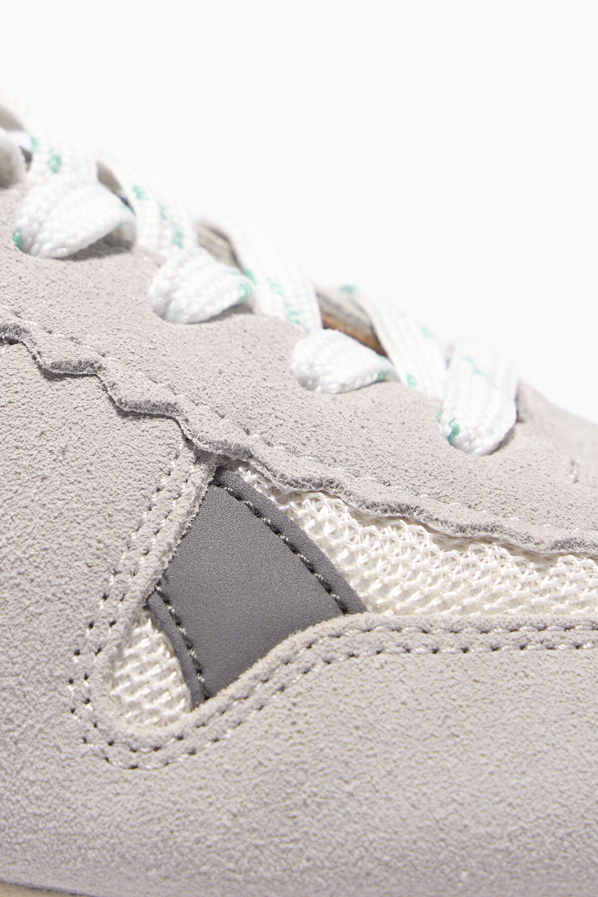 Deportiva técnica vainilla