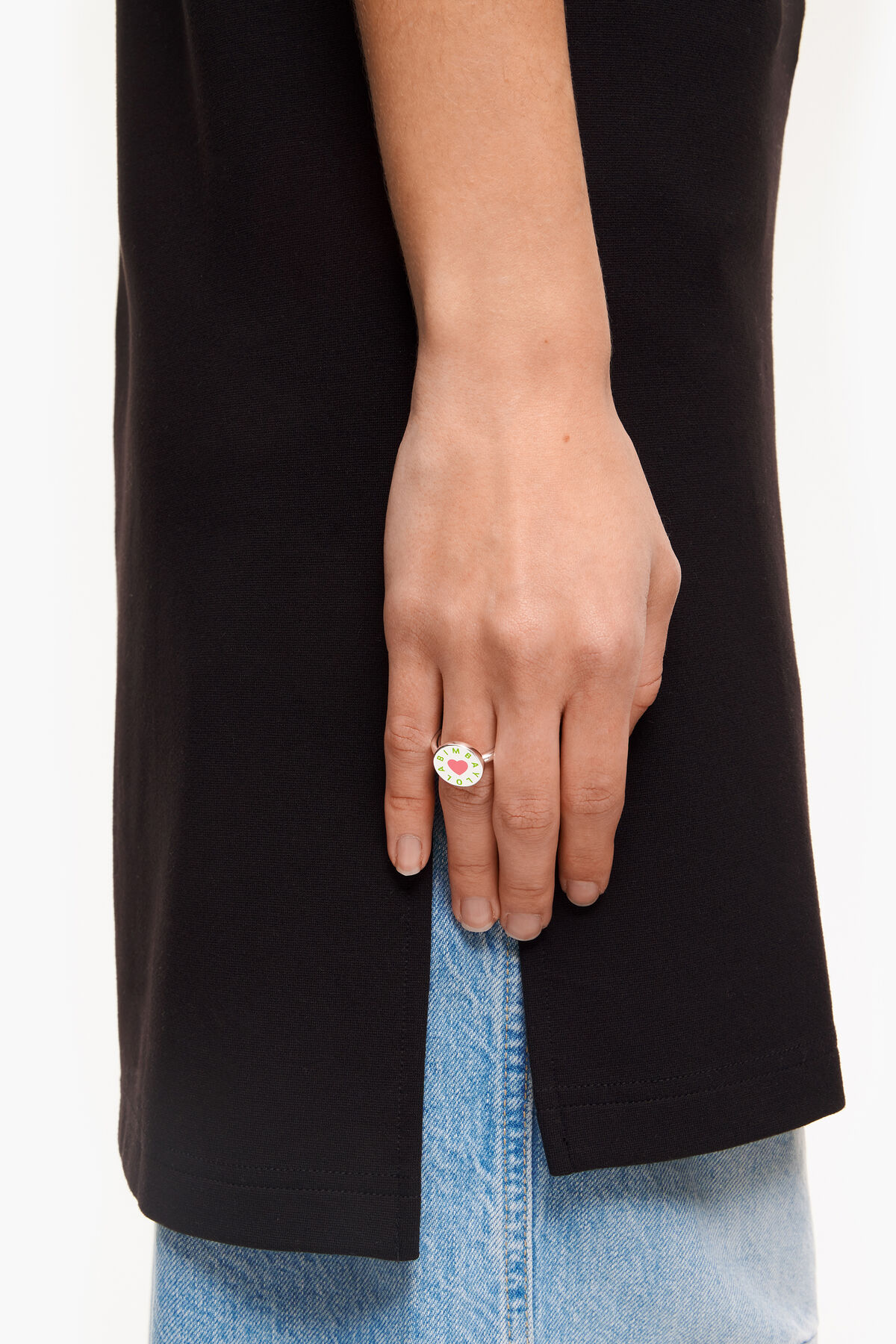 Anillo logo corazón plateado