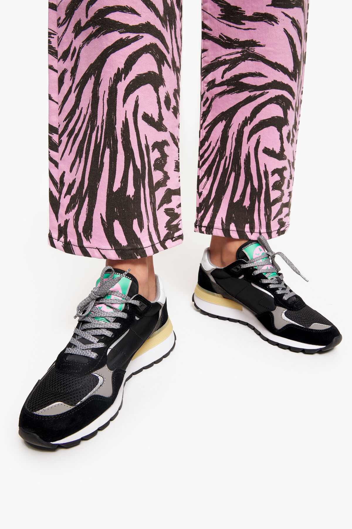 Deportiva jogger Chimo negra