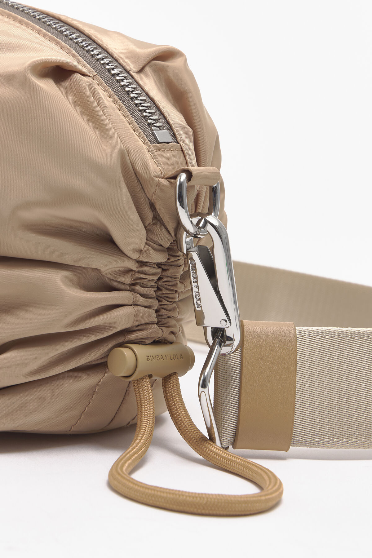 Bolso bandolera M nylon frunces camel