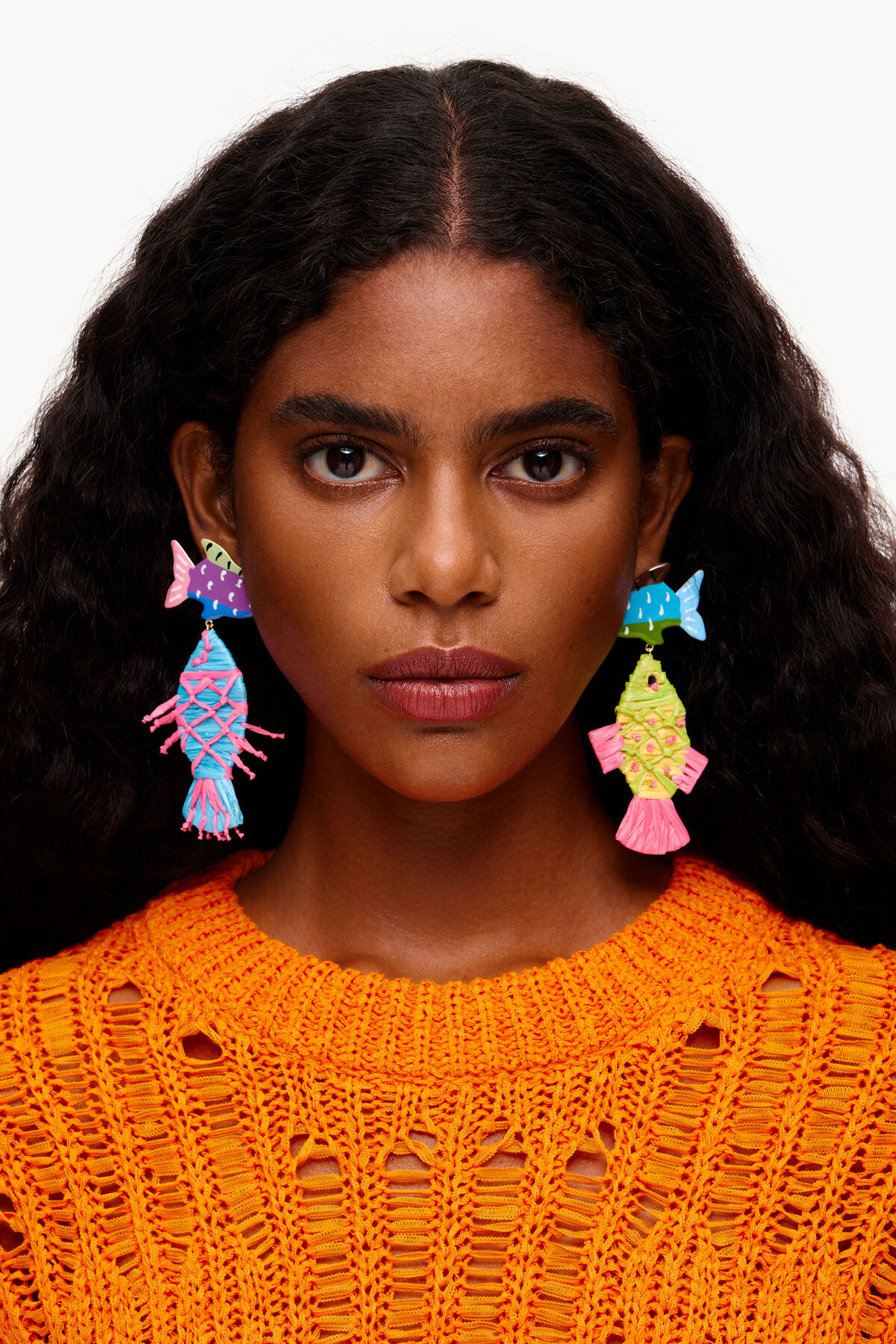 Pendientes peces rafia multicolores