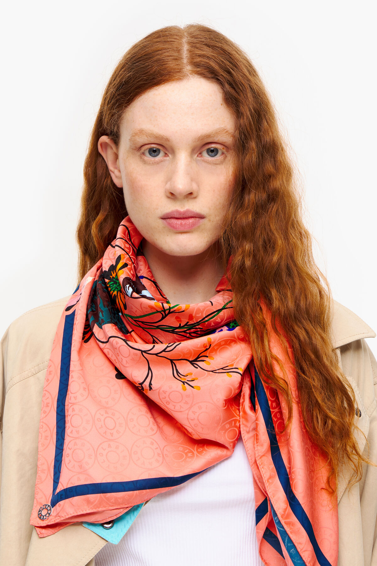 Pañuelo flores coral