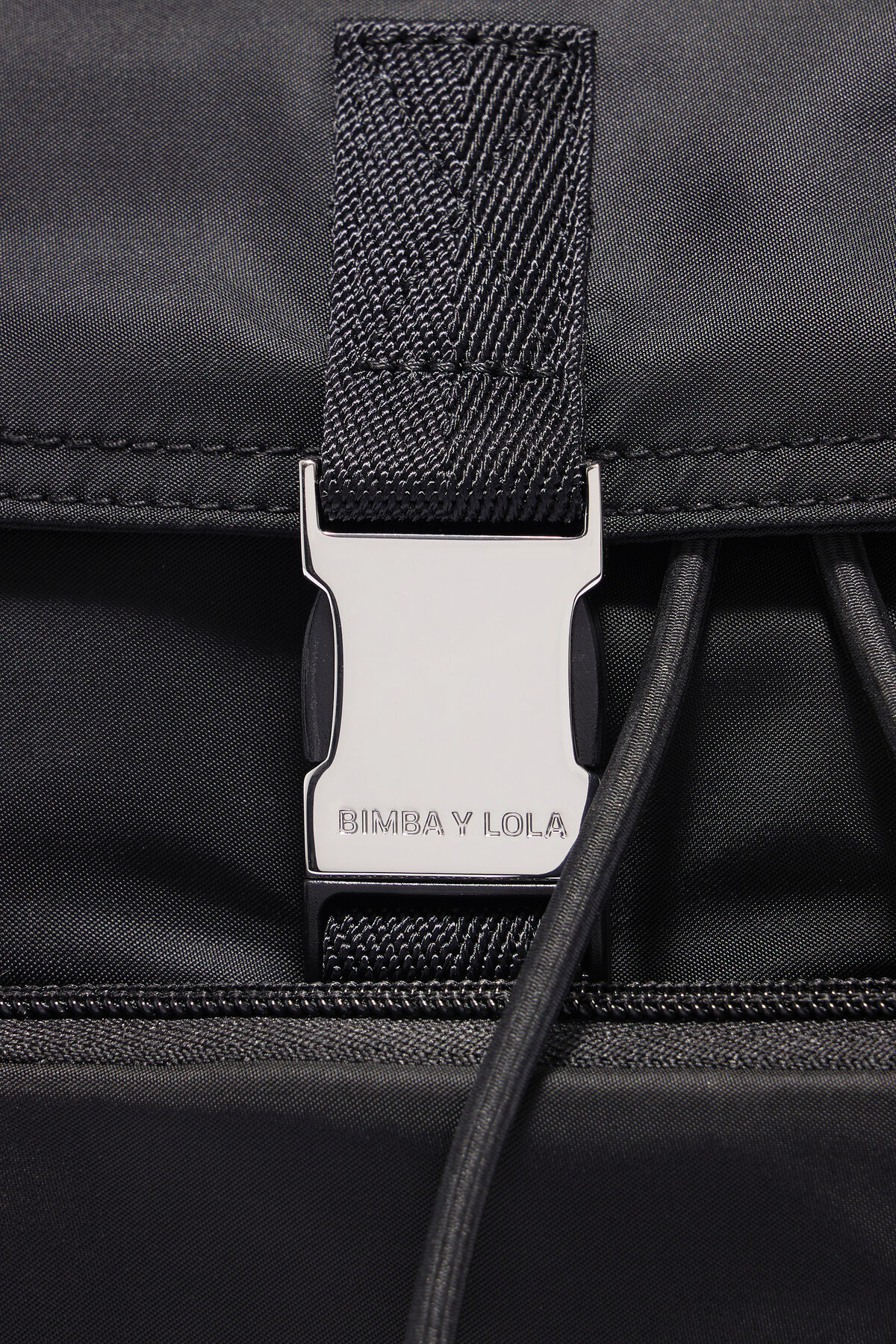 Mochila M nylon negra