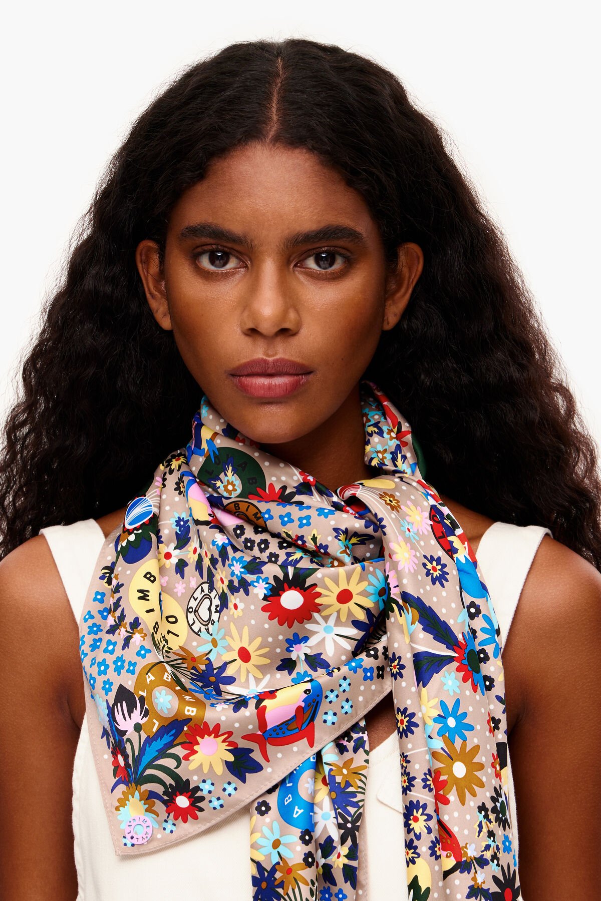 Pañuelo flores y logos topo