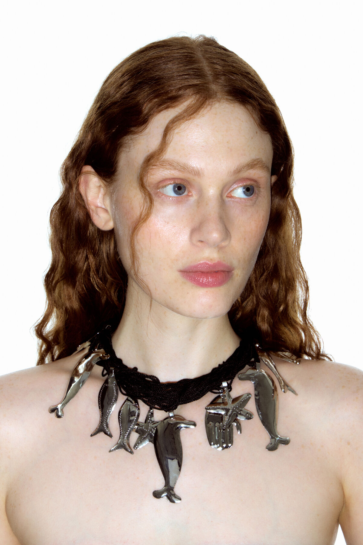 Collar largo delfines cordón negro