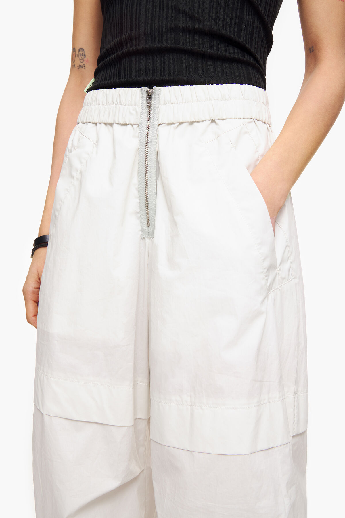 Pantalón parachute gris claro