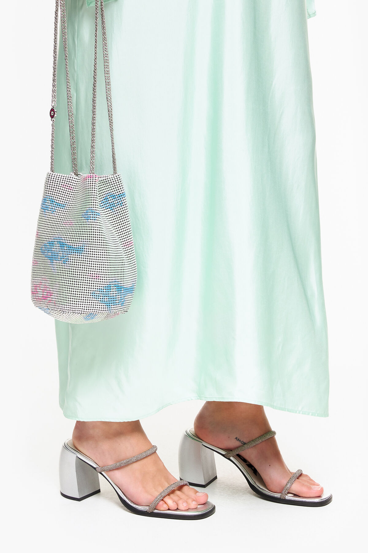 Sandalia tacón plateada