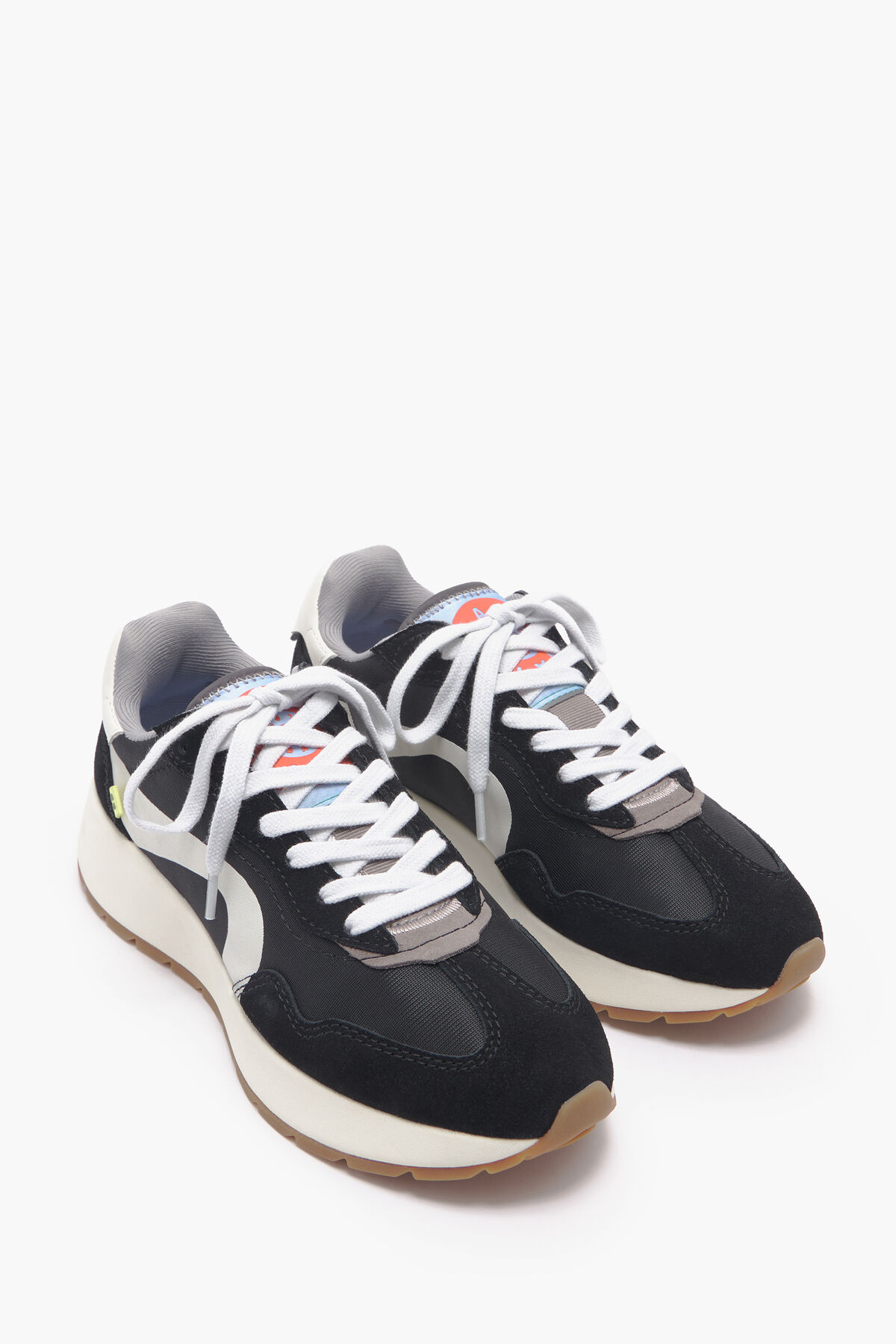 Deportiva lifestyle negra