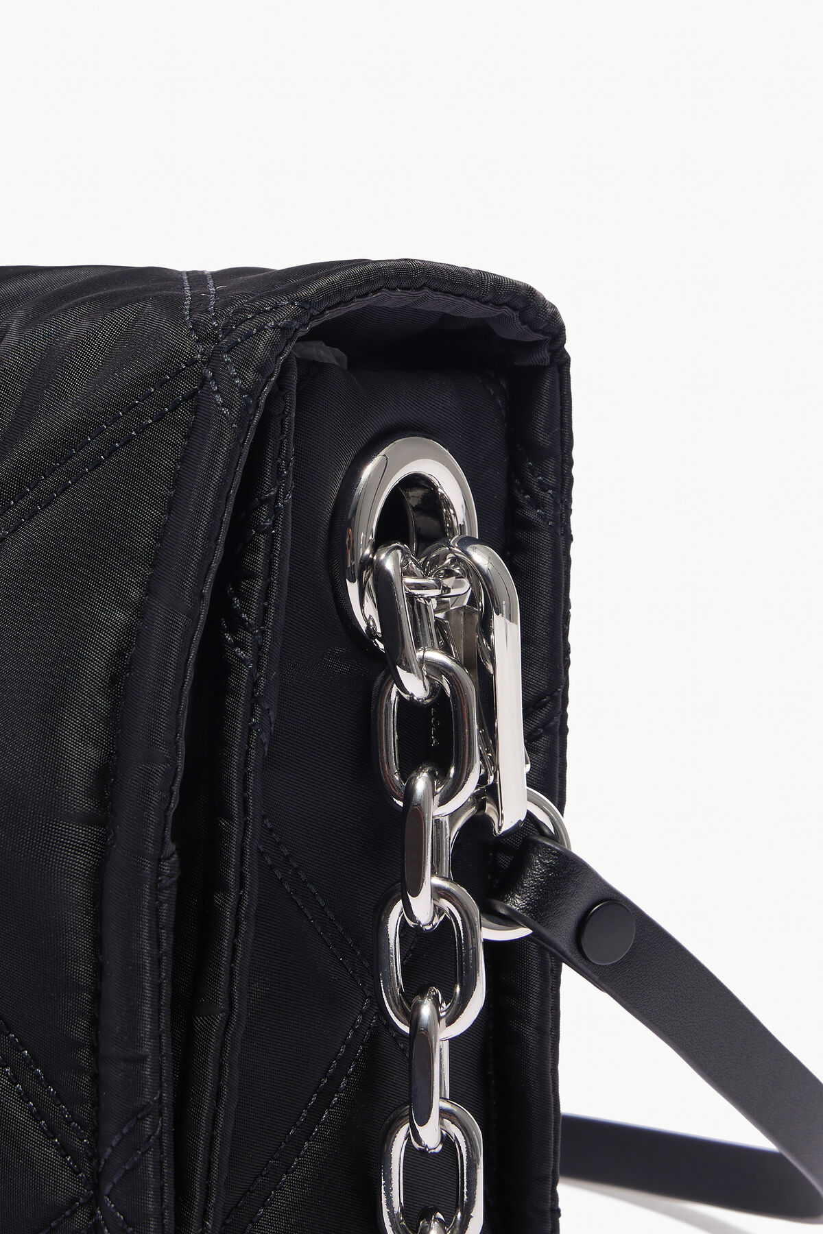 Bolso bandolera M nylon solapa negro