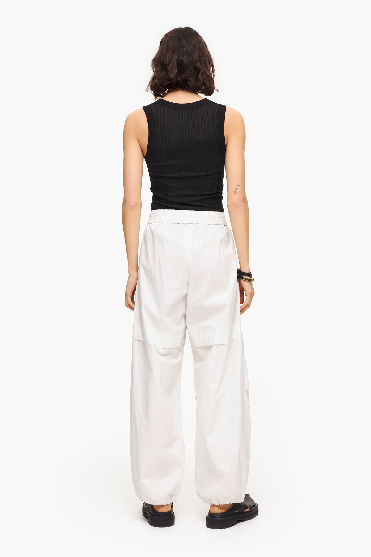 Pantalón parachute gris claro