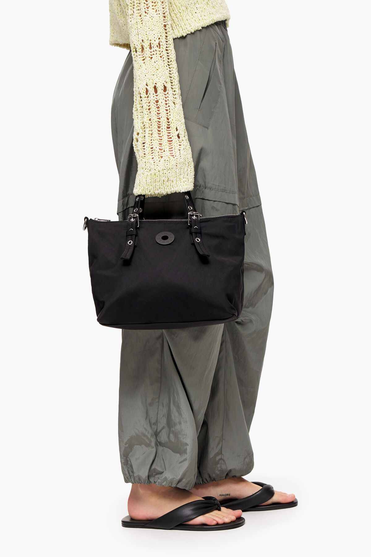 Bolso tote M nylon negro