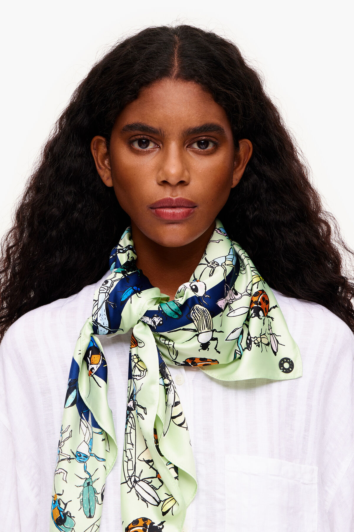 Pañuelo insectos y logo menta