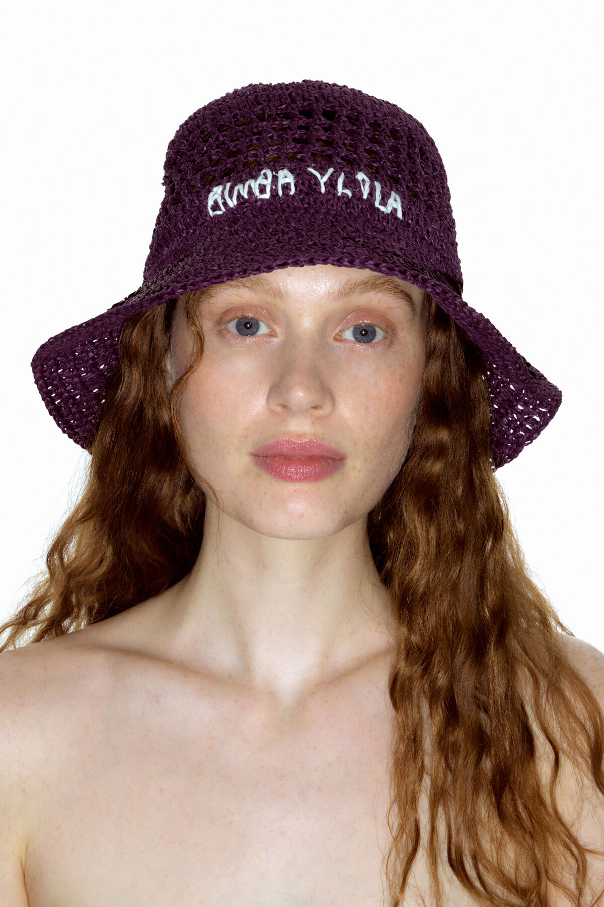 Gorro bucket rafia morado