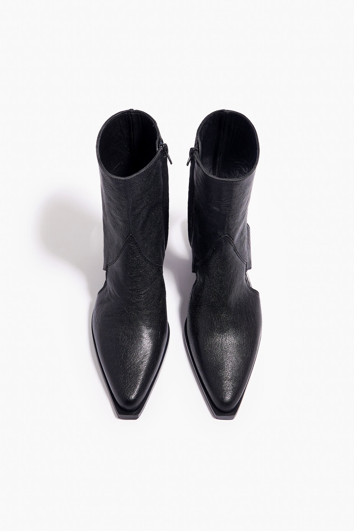 Botín cut-out piel negro