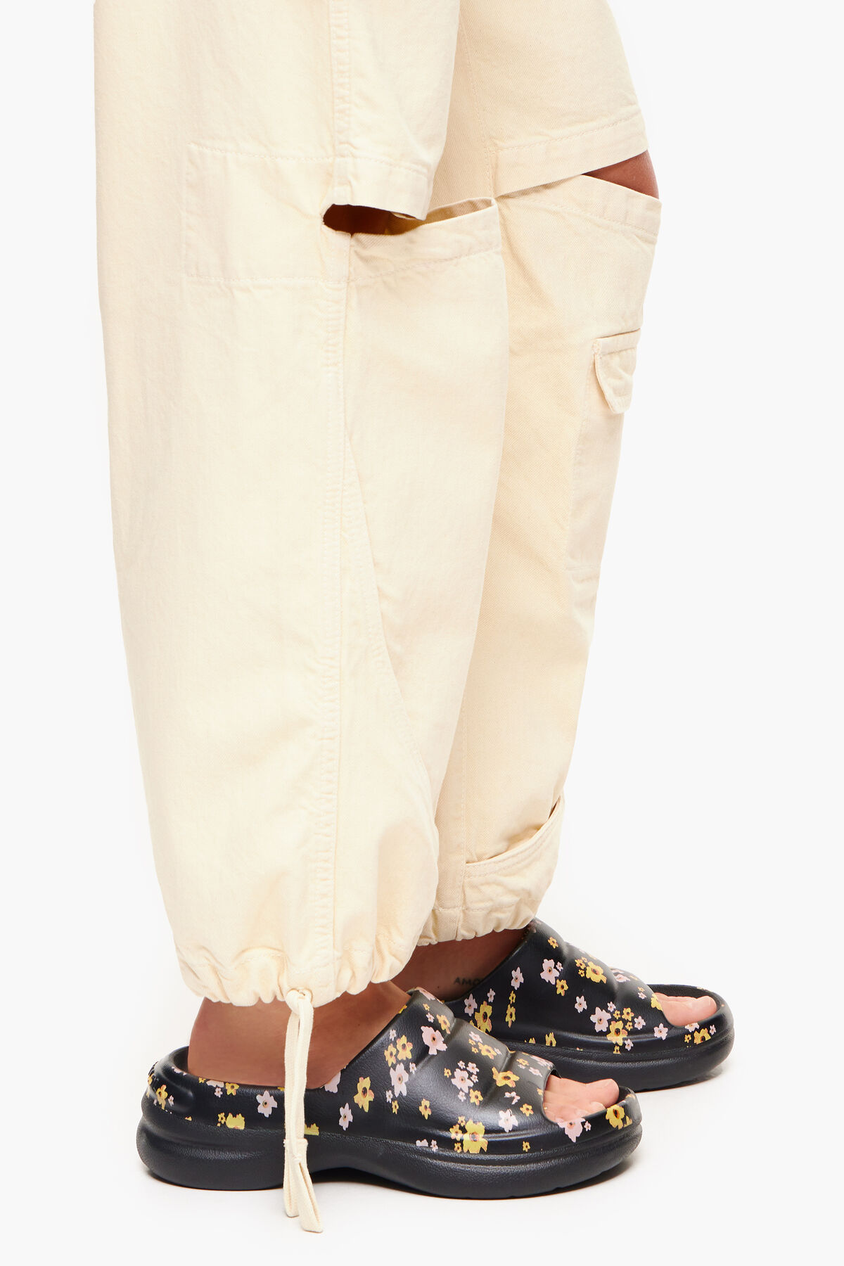 Chancla plataforma print Acrylic Flowers negra