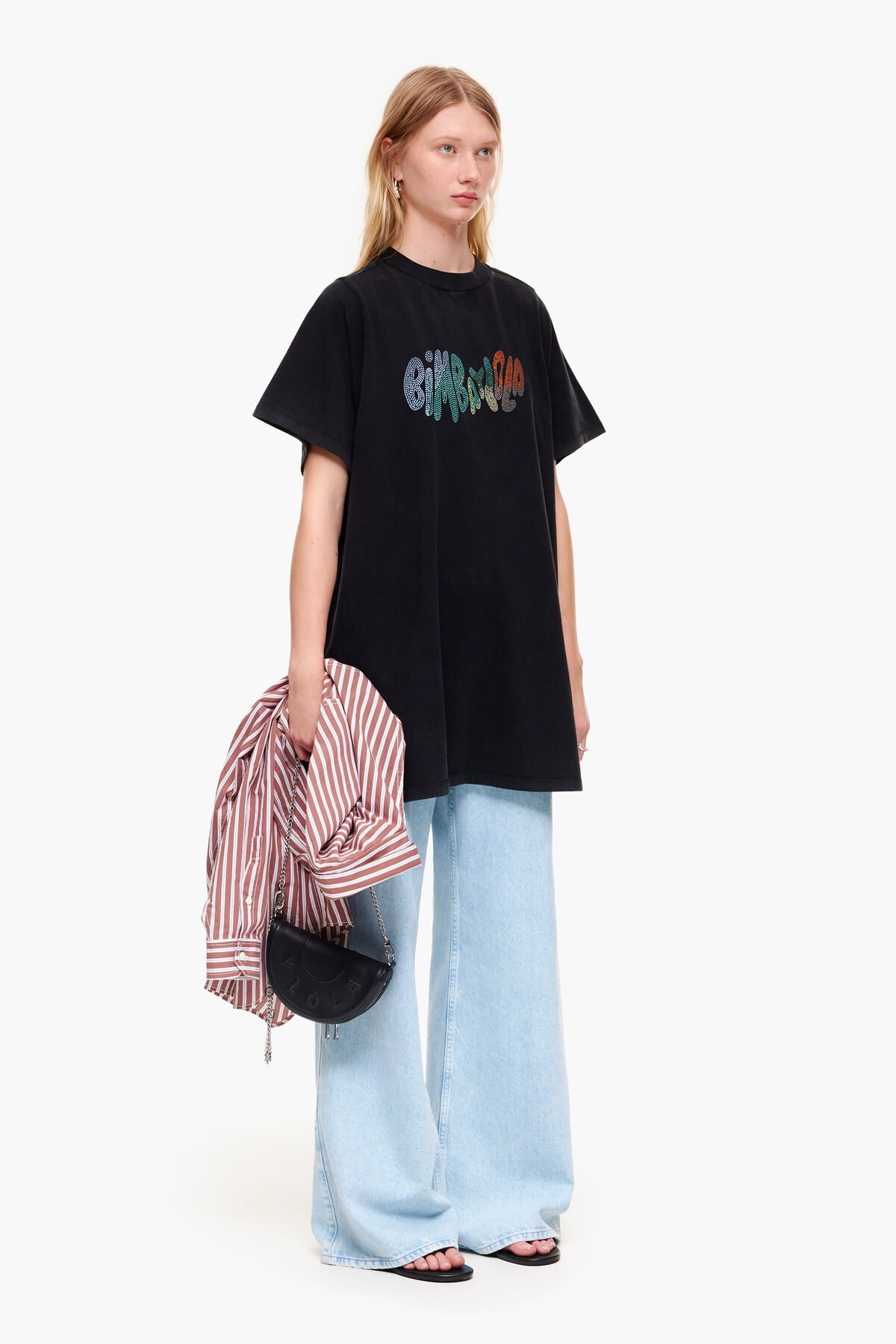 Camiseta fluida logo negra