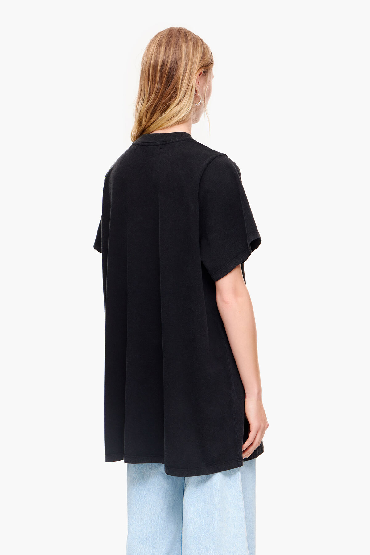 Camiseta fluida logo negra