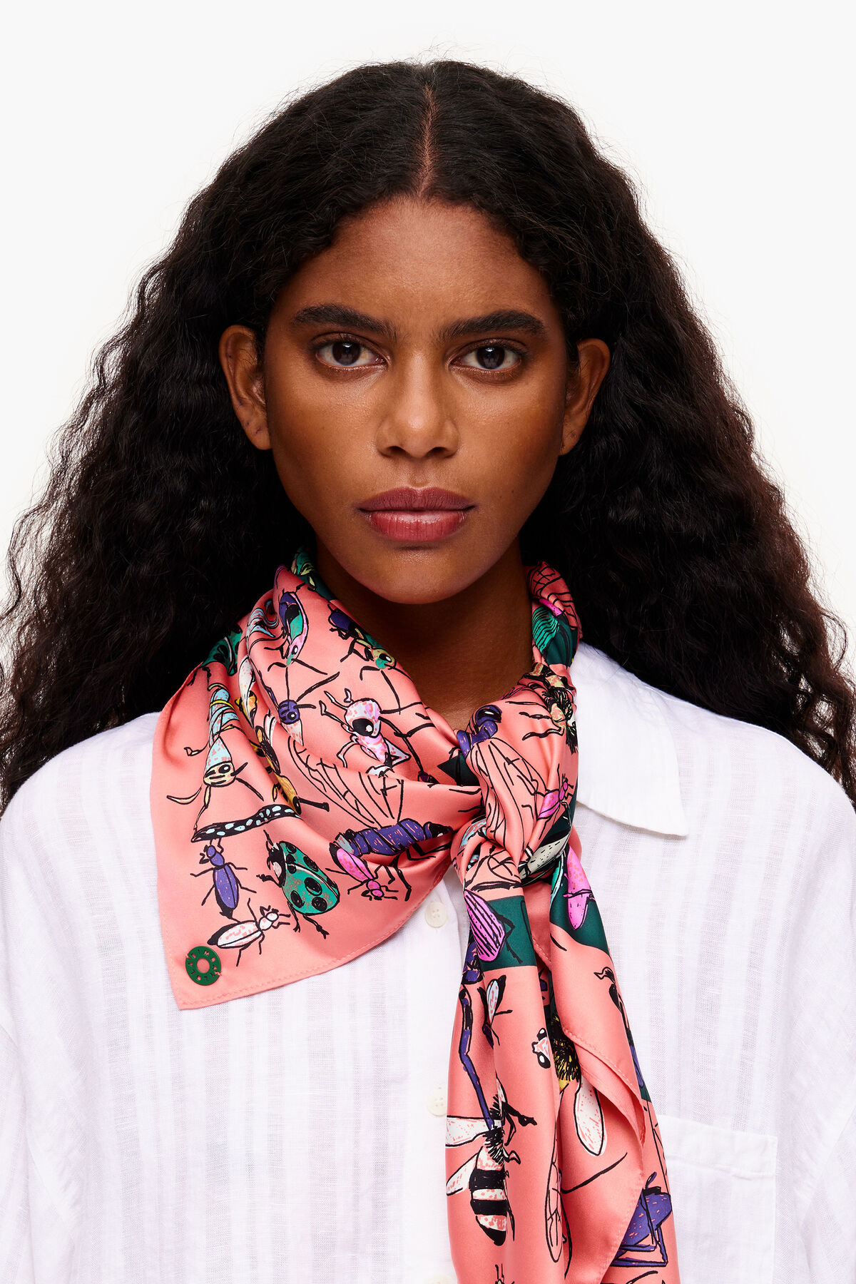 Pañuelo insectos y logo coral