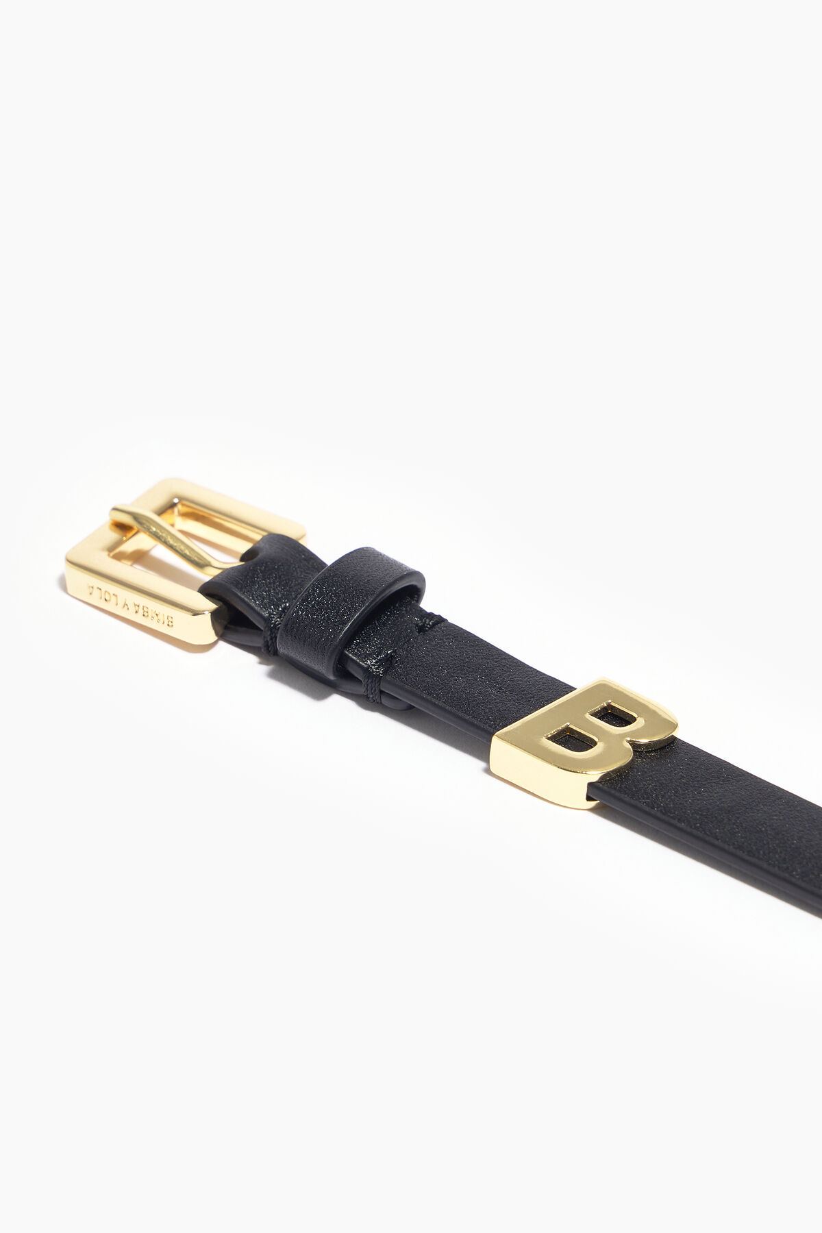 Charm letra B metal dorado