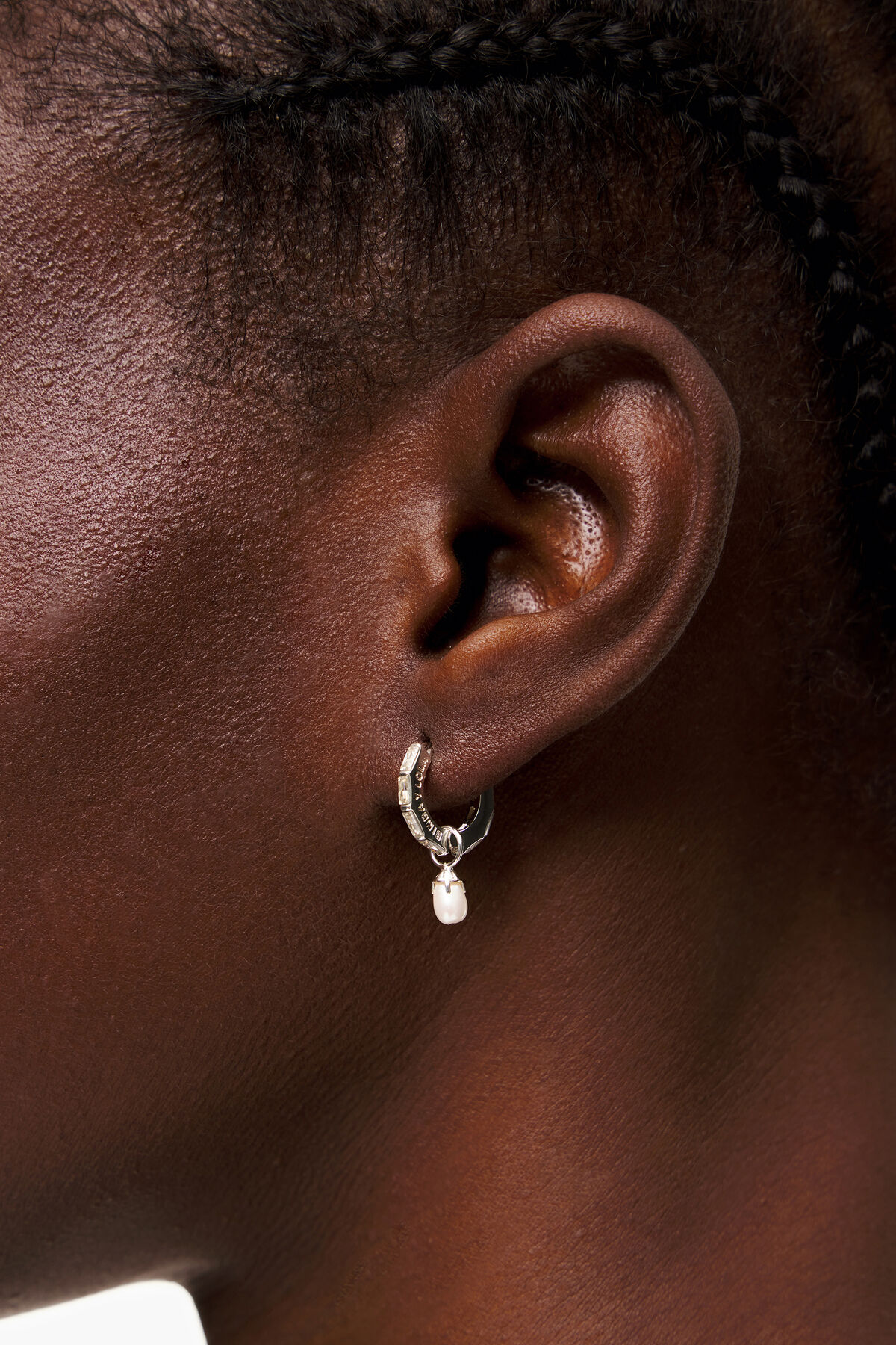 Pendientes aro perla cristales plateados