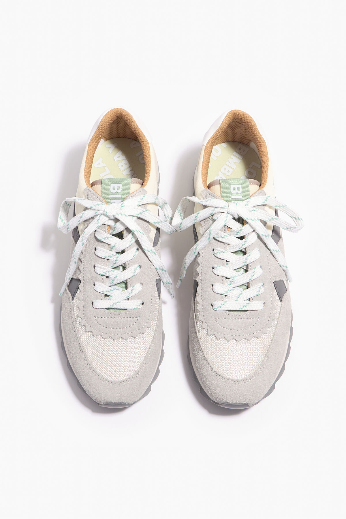 Deportiva técnica vainilla