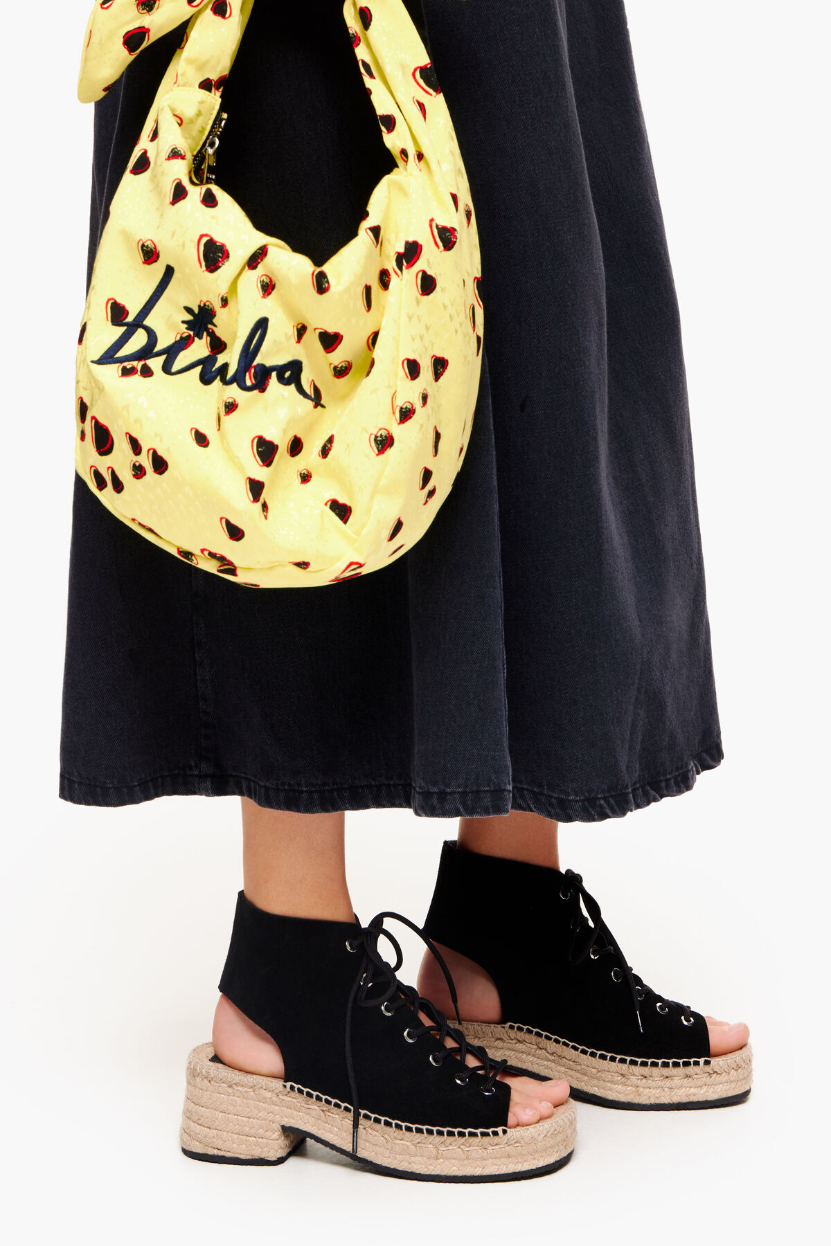 Sandalia tacón serraje negro