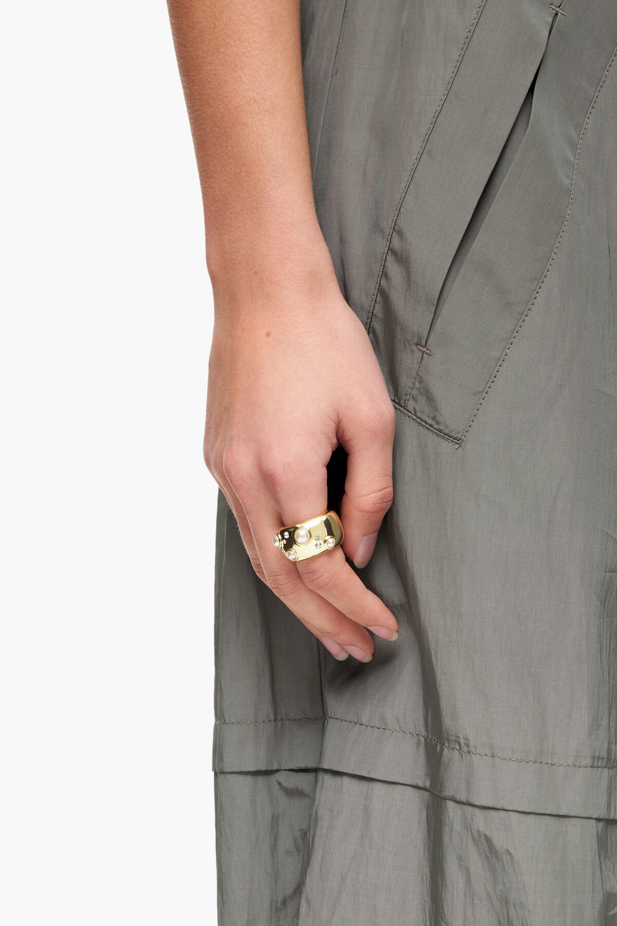 Anillo perlas y cristales dorado