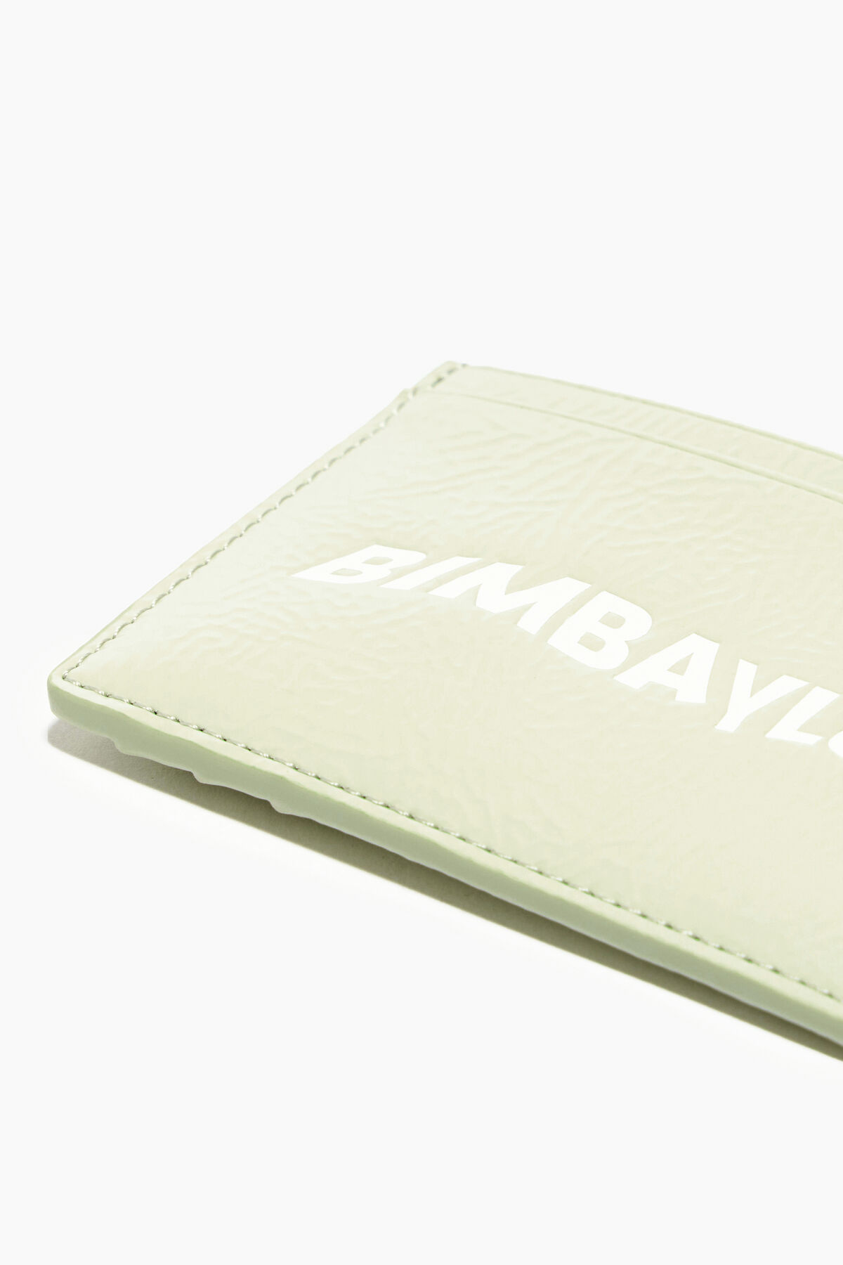 Tarjetero charol gris claro