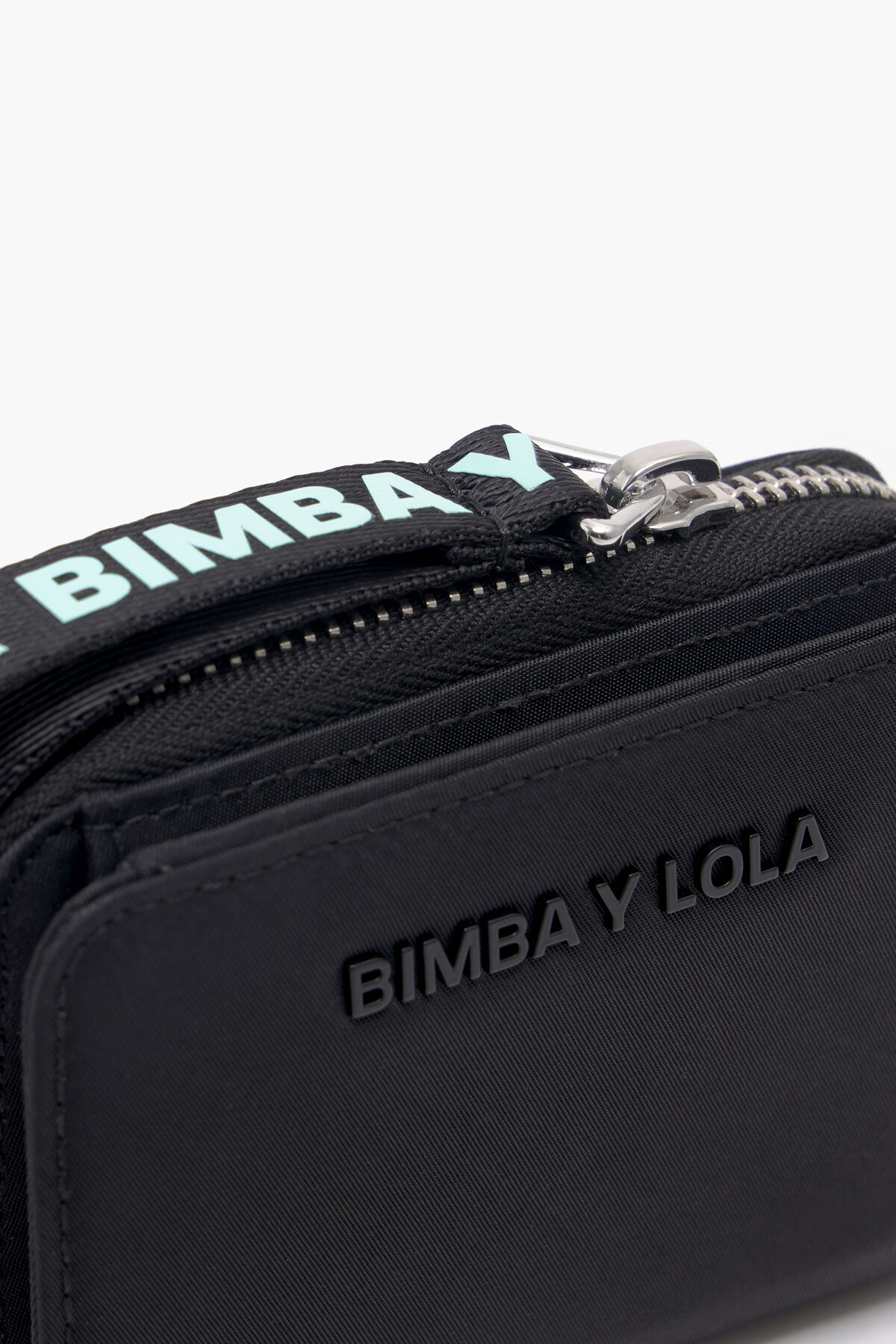 Cartera solapa nylon negra