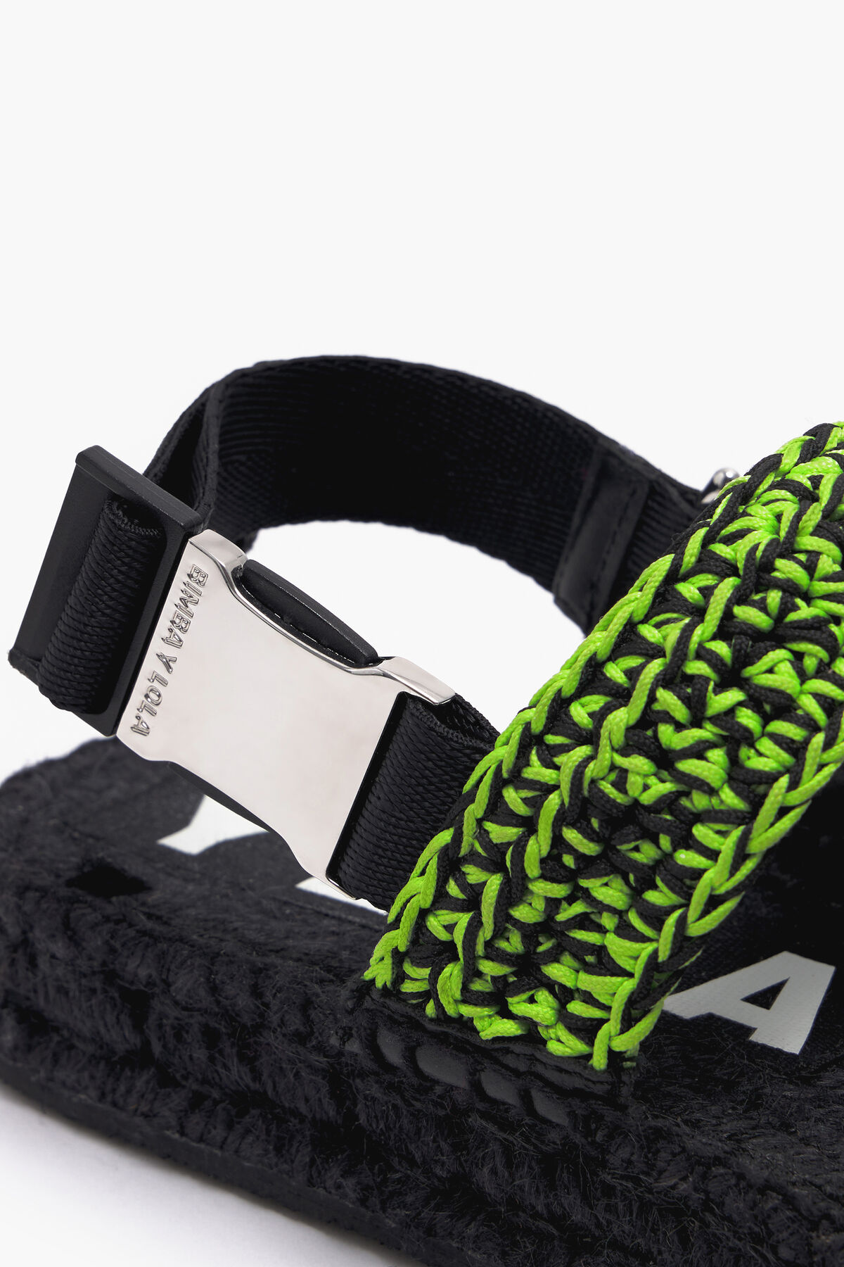 Sandalia plana crochet verde