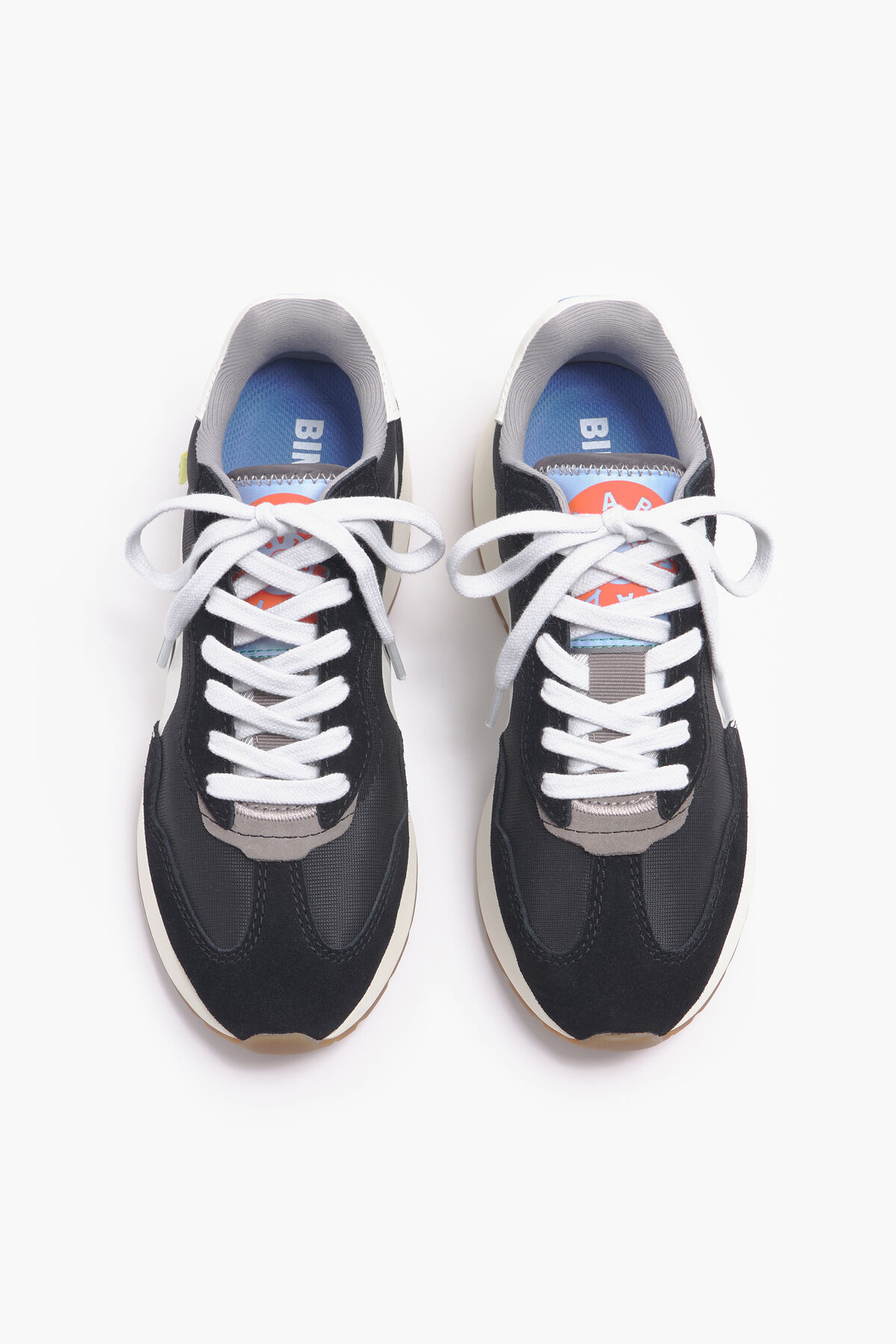 Deportiva lifestyle negra