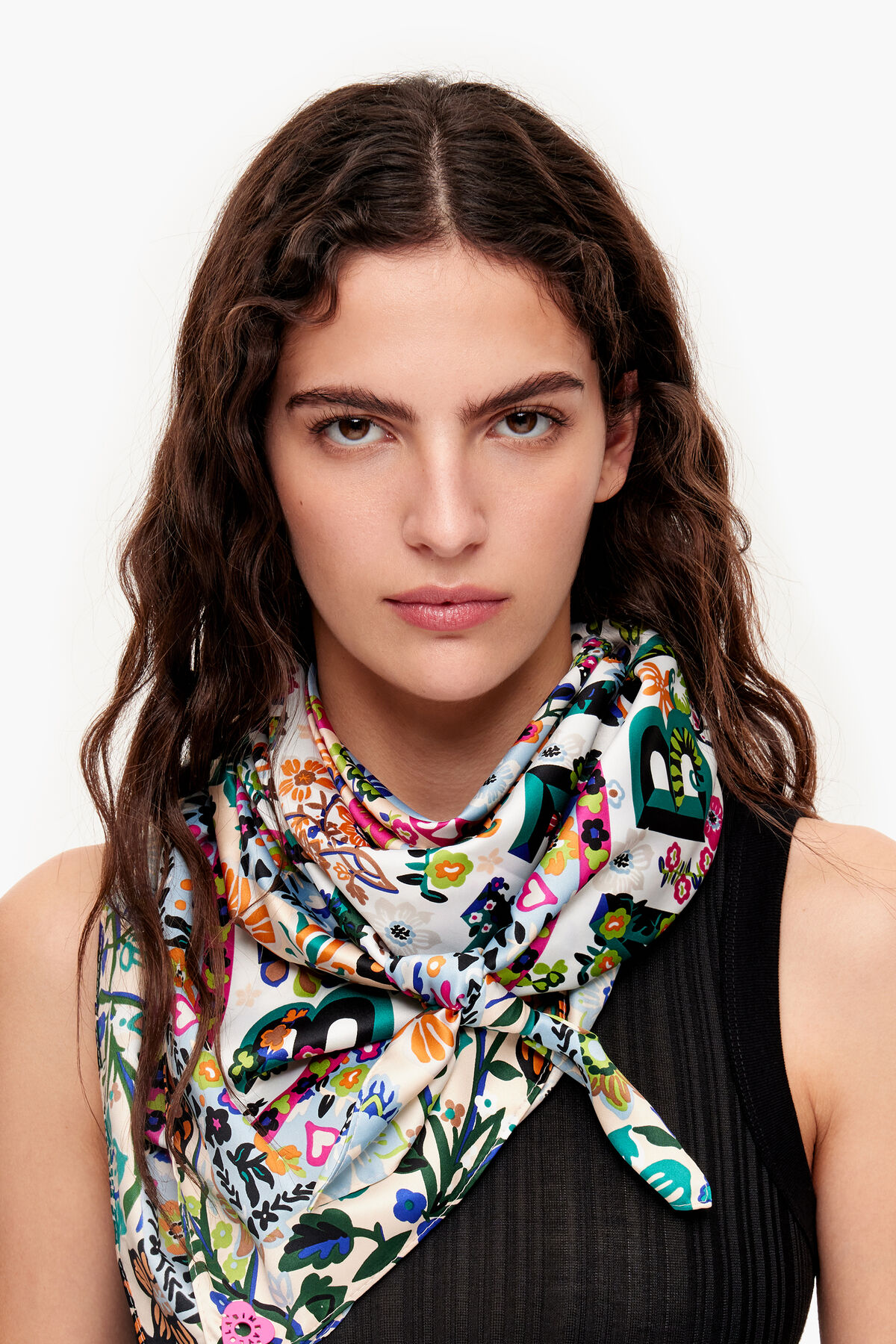 Pañuelo flores logos blanco