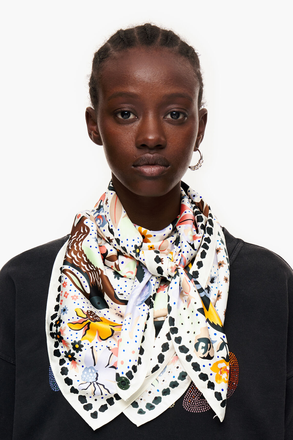 Pañuelo flores pájaros mariposas blanco