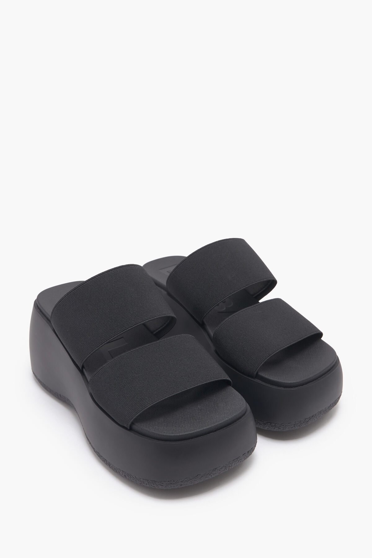 Sandalia plataforma elásticos negra