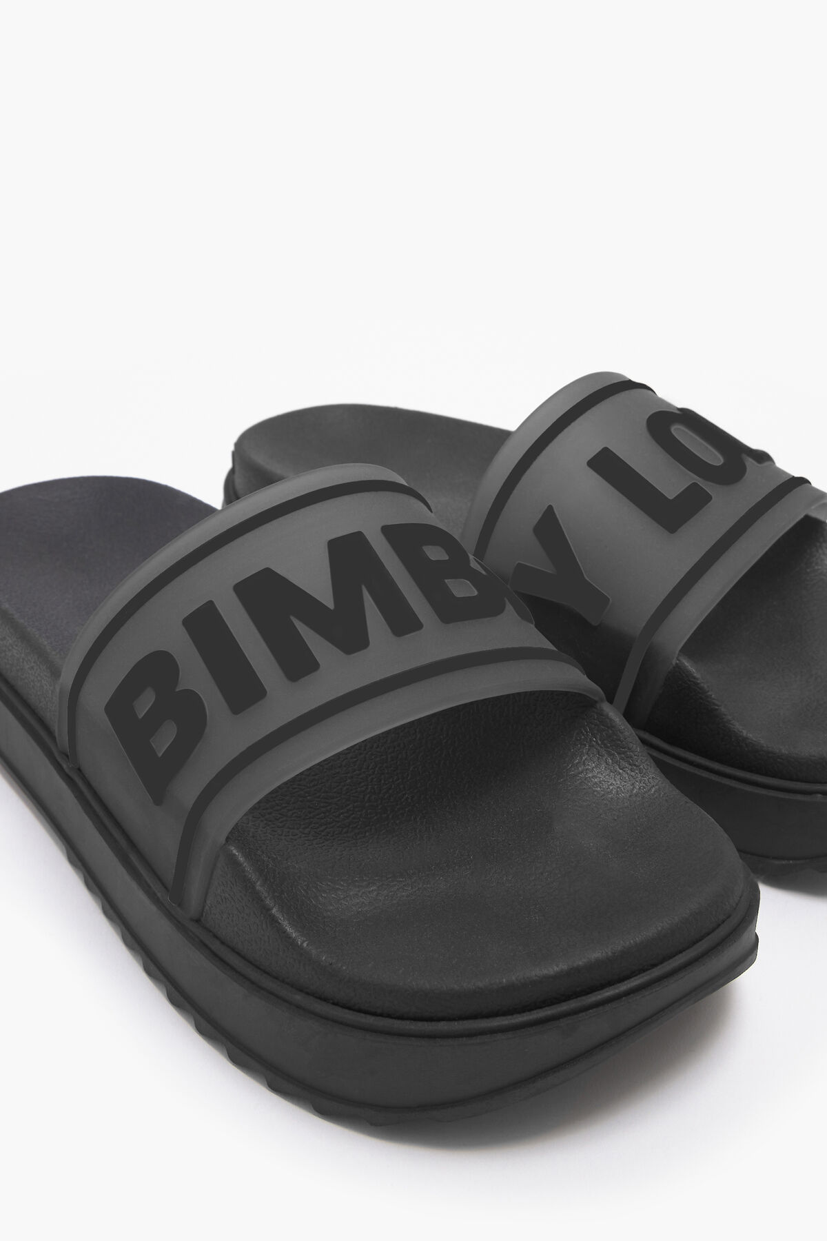 Chancla plataforma logo negra