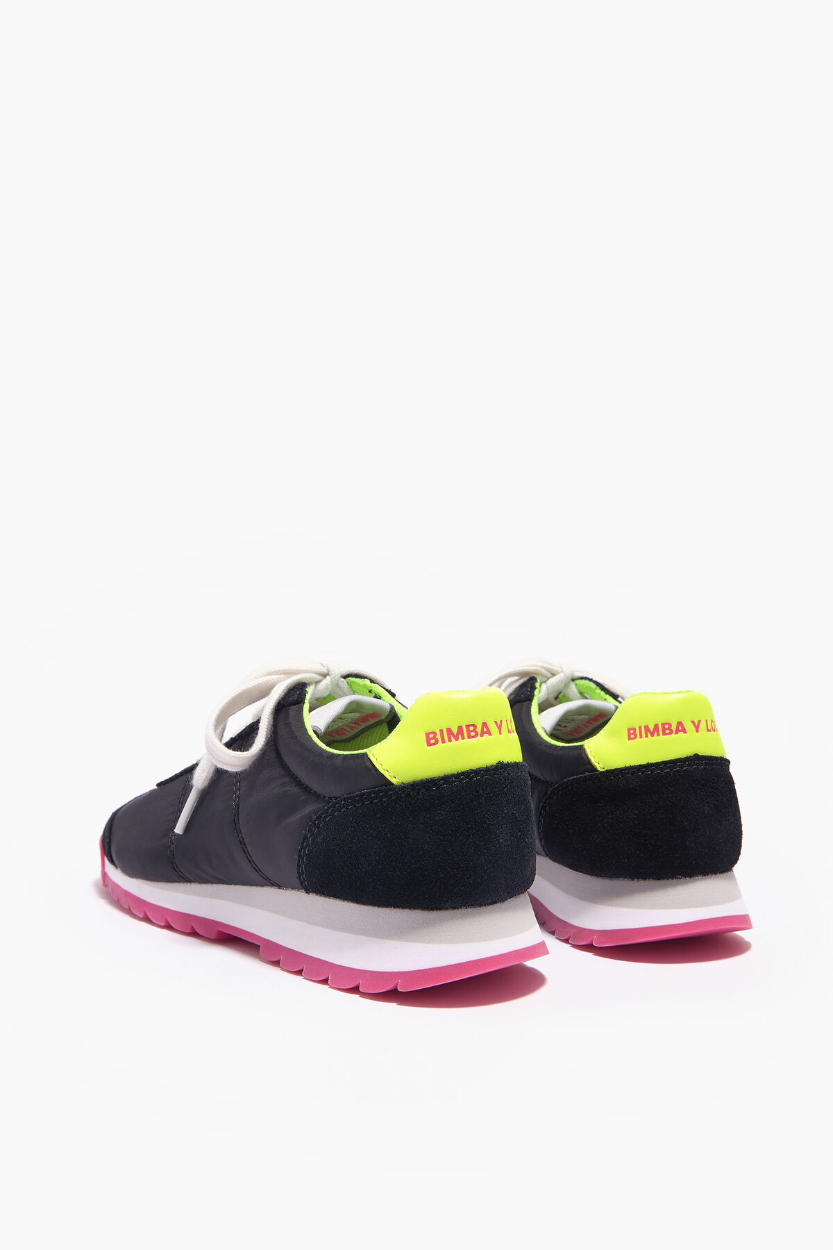 Deportiva retro negra