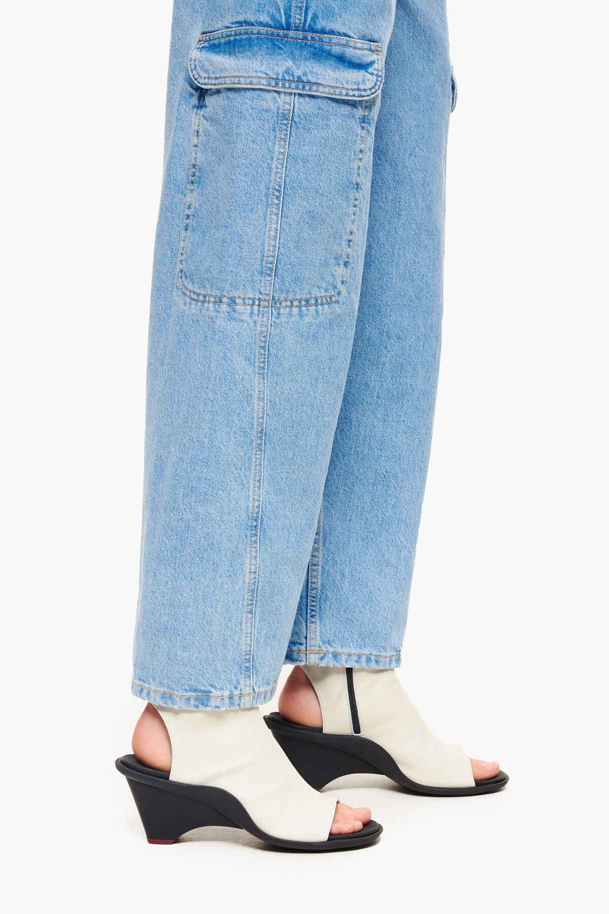 Sandalia abotinada piel marfil